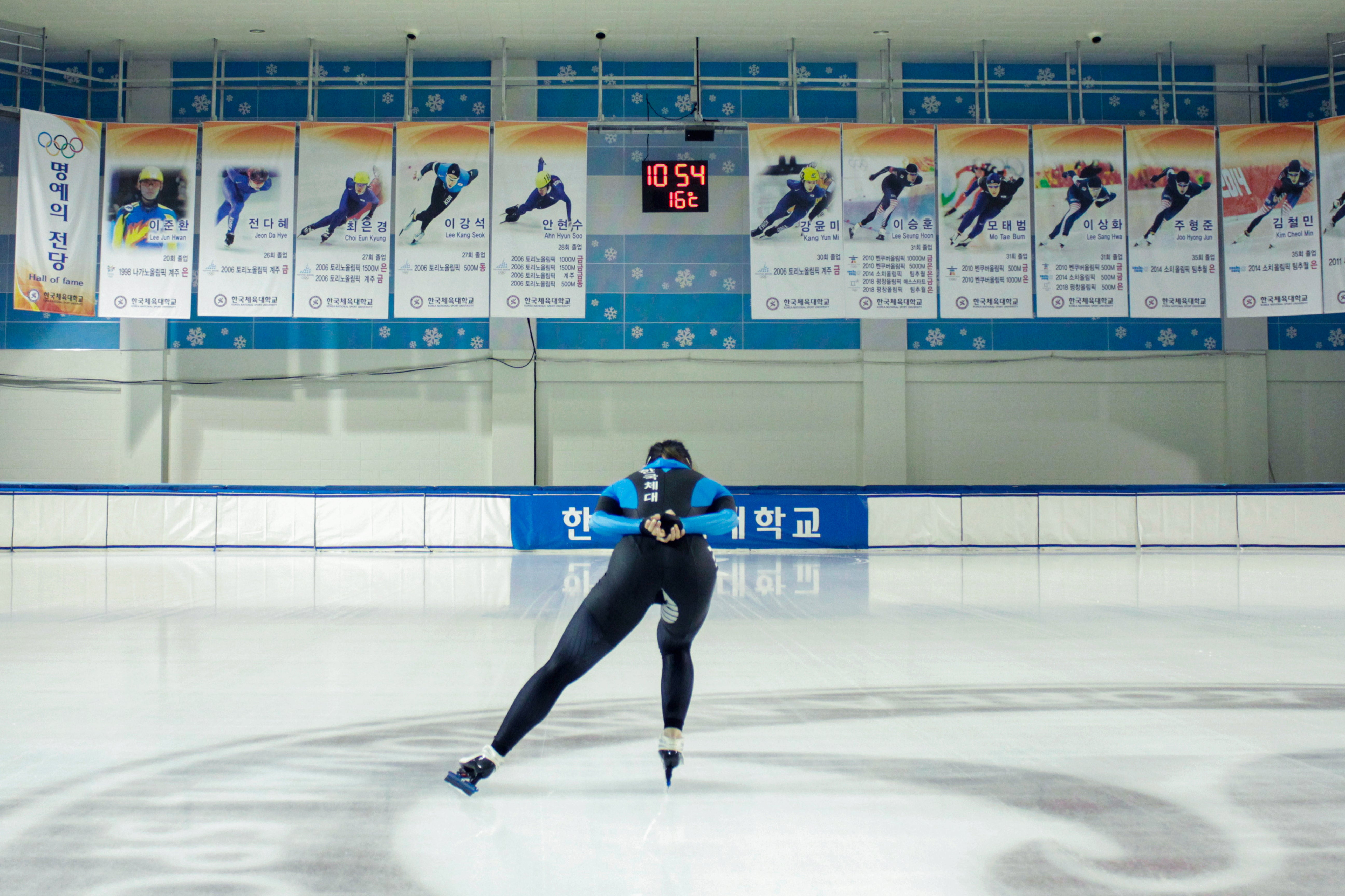 Speed skater wearing the best compression gear for speed skating training on an indoor ice rink