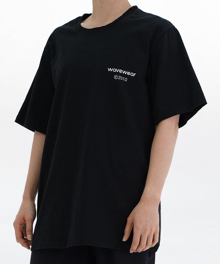 WaveWear black men's athletic graphic t-shirt with small white logo on chest and relaxed fit