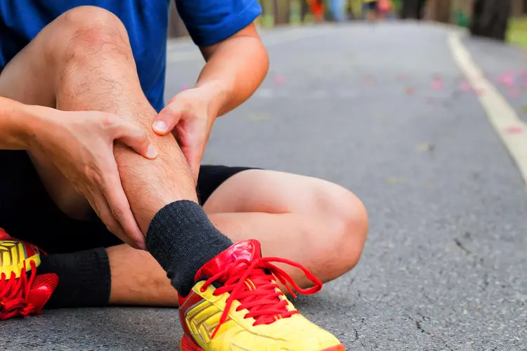 Shin Splints Complete Guide: Causes, Symptoms & Sleeve Recommendations