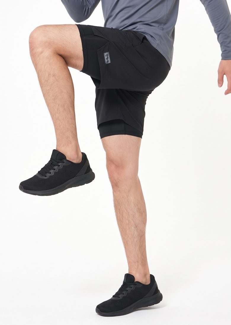 High-knee movement in the 2-in-1 shorts